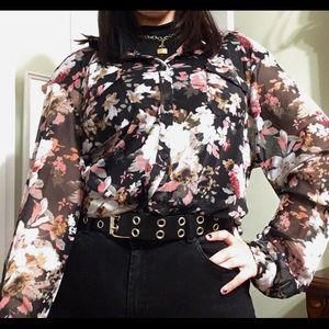 🖤Floral button down shirt🖤